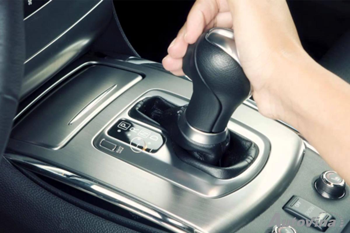 Autovina 04 Chuyển tay số về số tiến trong khi xe của bạn đang trôi ngược Autovina 04 Chuyển tay số về số tiến trong khi xe của bạn đang trôi ngược