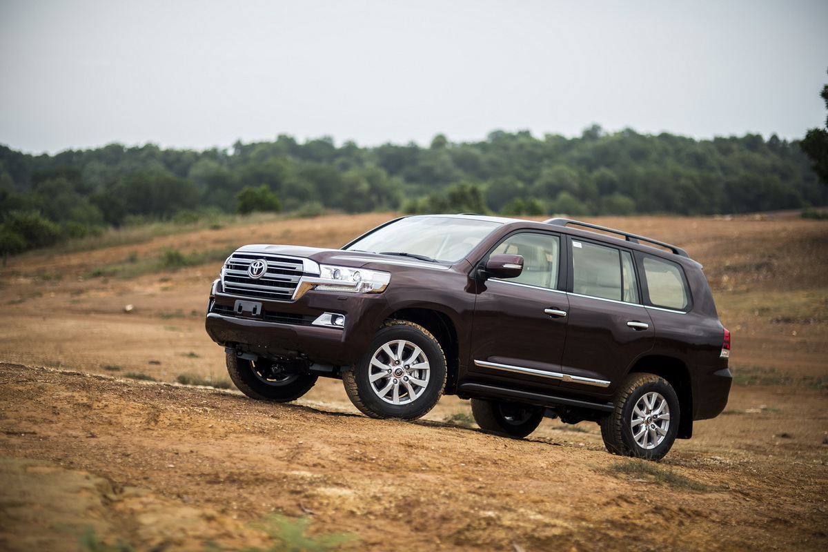 toyota land cruiser 2015