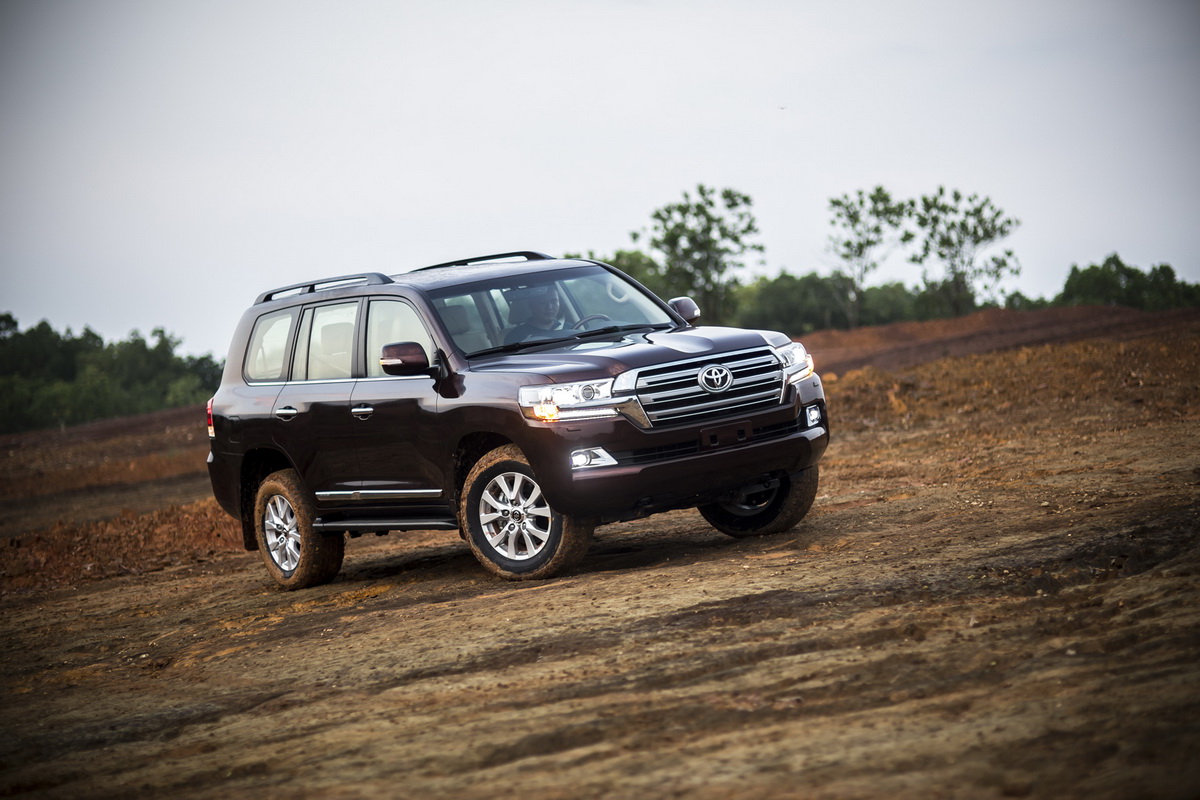 toyota land cruiser 2015