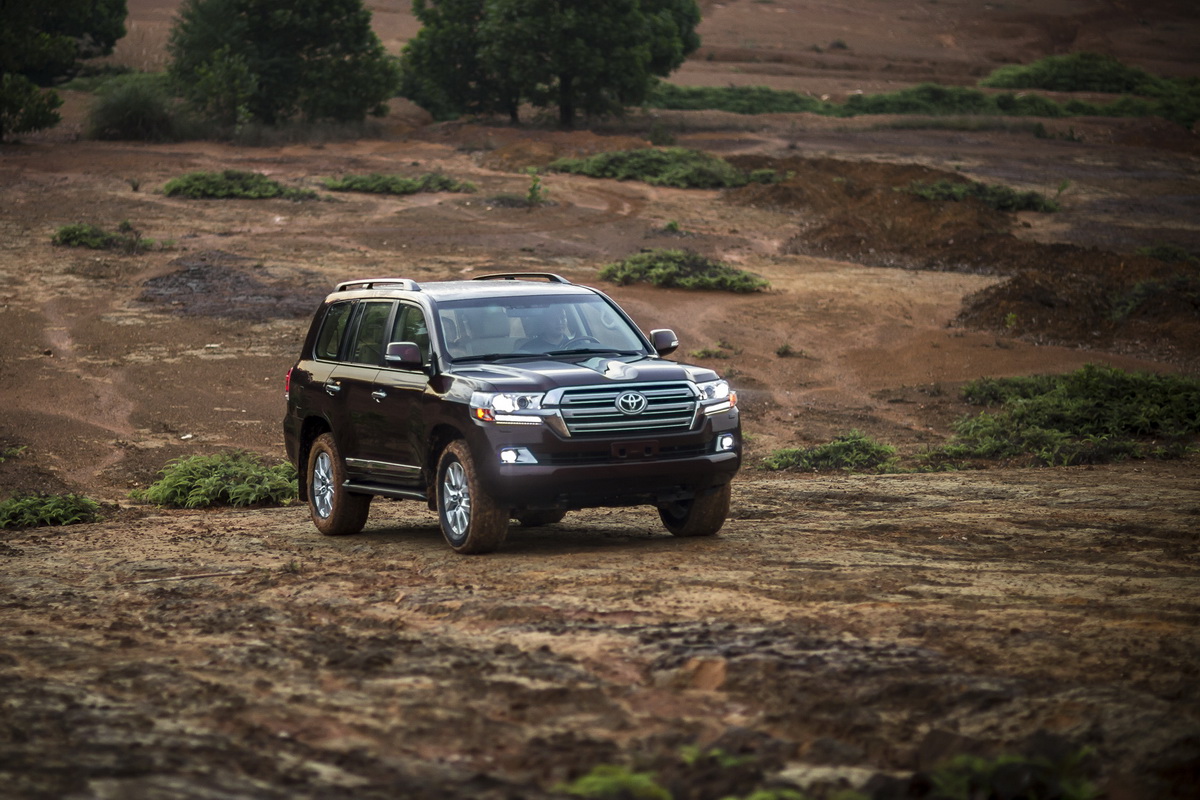 toyota land cruiser 2015