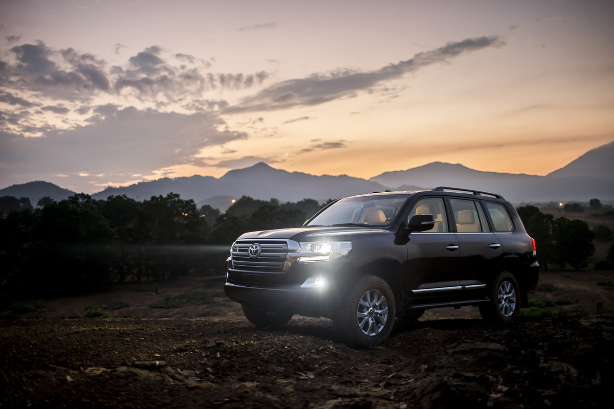 toyota land cruiser 2015