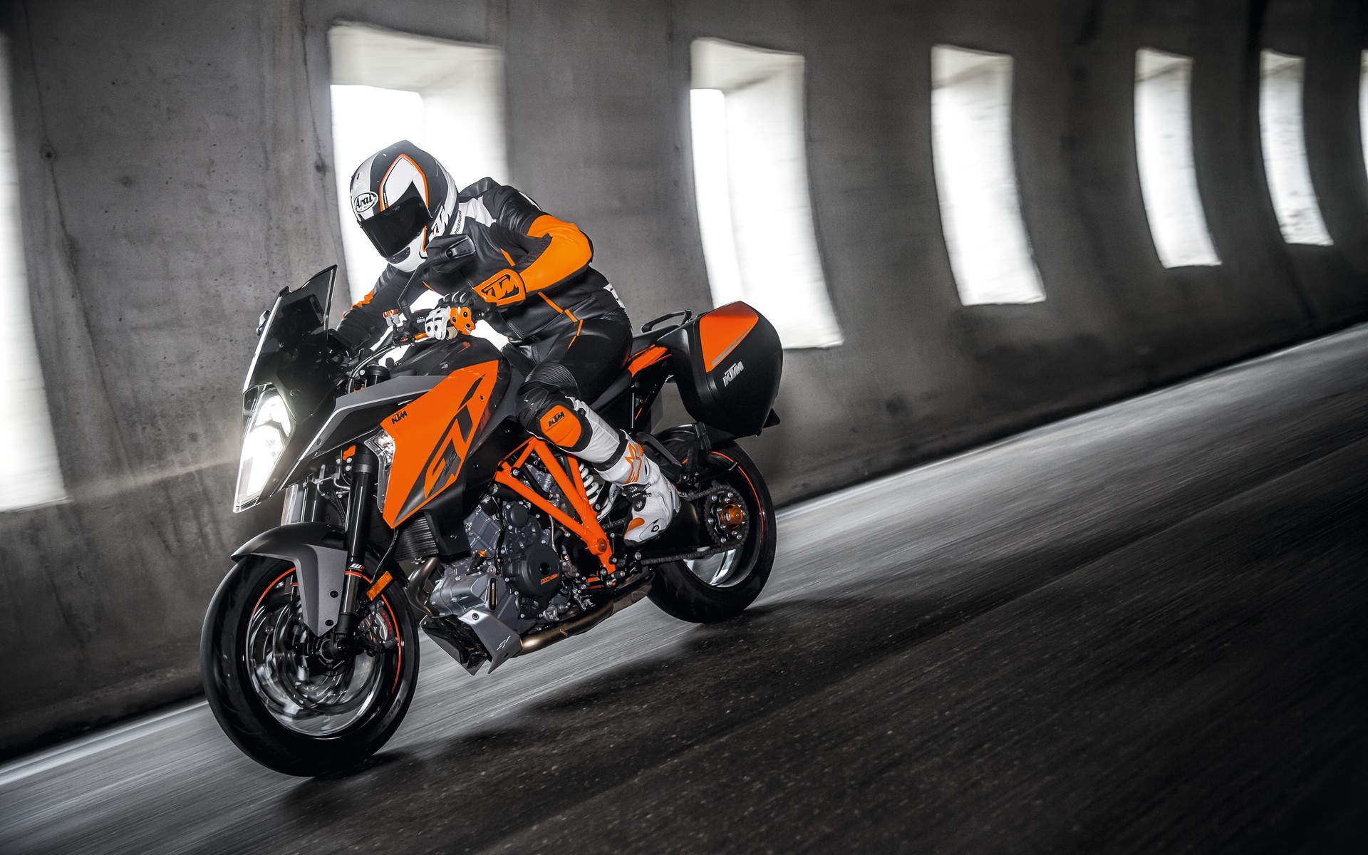 KTM 1290 Super Duke GT 2016
