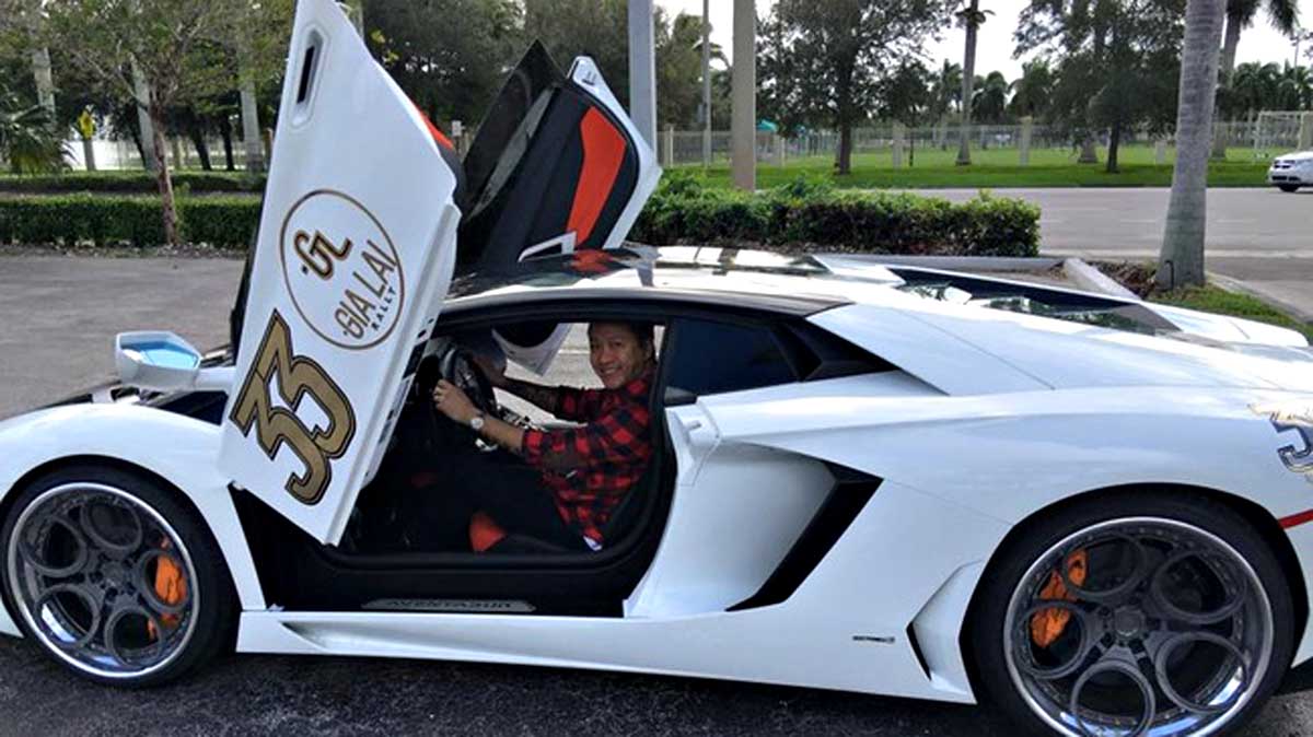 Tuấn Hưng cầm lái Lamborghini Aventador tại Mỹ Tuấn Hưng cầm lái Lamborghini Aventador tại Mỹ