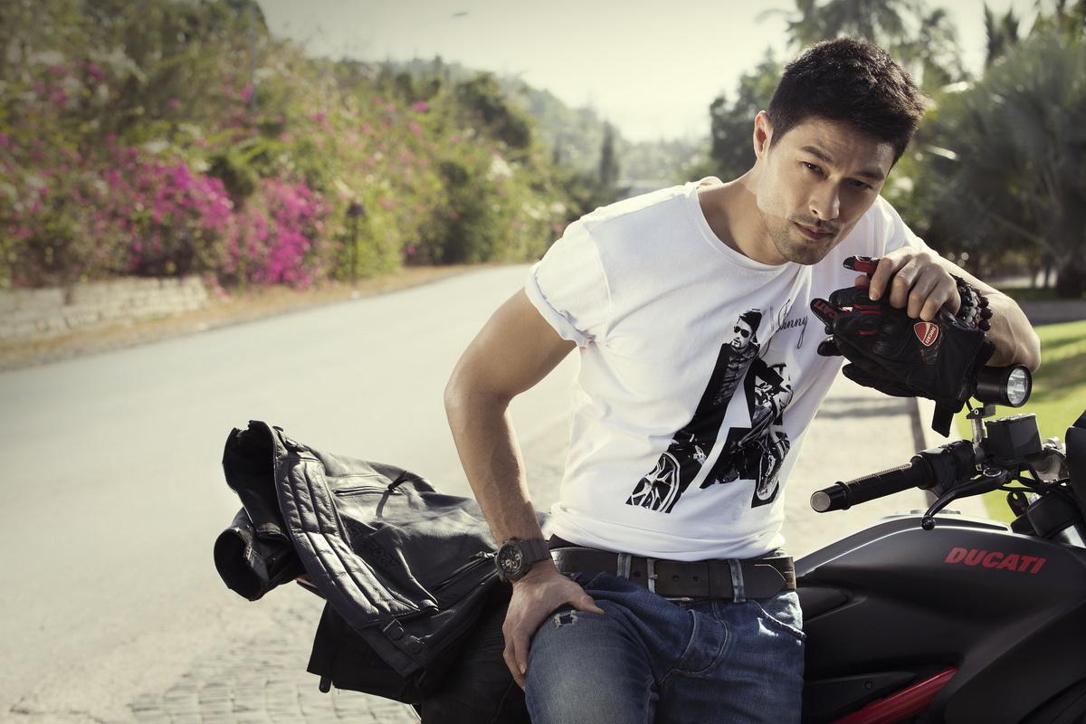 thú chơi xe mô tô phân khối lớn của Johnny Trí Nguyễn