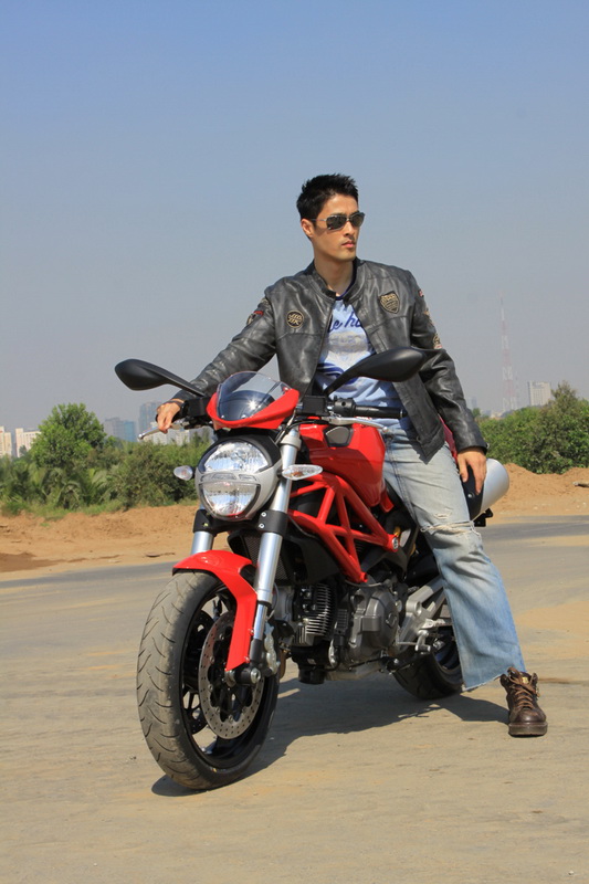 thú chơi xe mô tô phân khối lớn của Johnny Trí Nguyễn