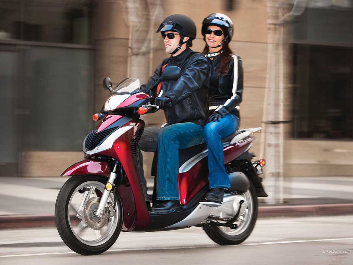 tranh cãi bắt buộc bật đèn ban ngày khi chạy xe máy