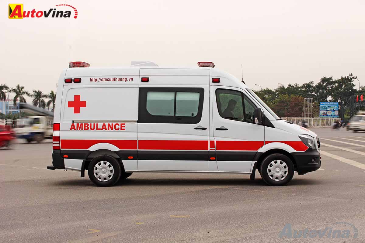 Xe cứu thương ngày nay ngoài chức năng vận chuyển bệnh nhân còn phải có công năng như một bệnh viện thu nhỏ, được trang bị thiết bị tối tân và hiện đại, đủ điều kiện vệ sinh diệt khuẩn và có khả năng xử lý được cả các trường hợp cấp cứu khẩn cấp đặc biệt nghiêm trọng đến tính mạng con người. 