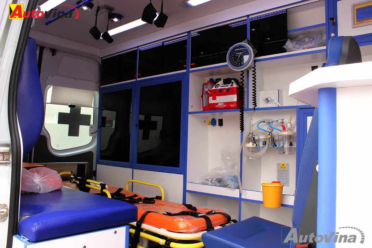 Khoang cứu thương của Sprinter Ambulance được trang bị tiện nghi và hiện đại theo tiêu chuẩn  cứu thương khẩn cấp của Châu Âu 