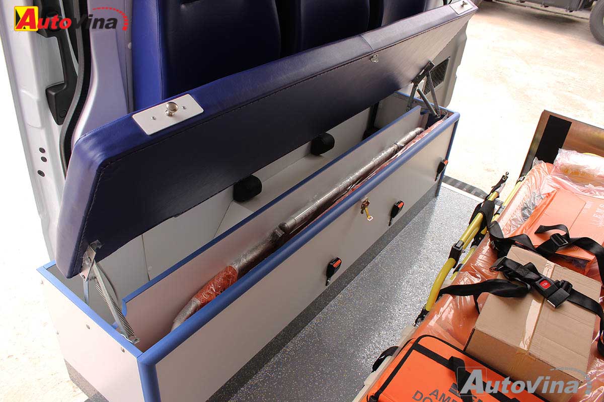 Xe Cứu thương Mercedes Sprinter Ambulance - cáng cứu thương phụ