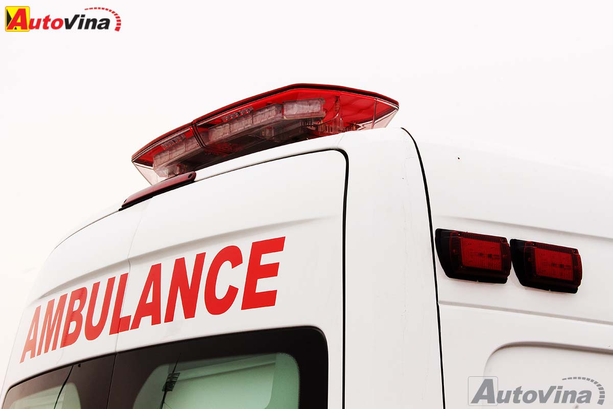 Đèn nhấp nháy cấp cứu sau xe