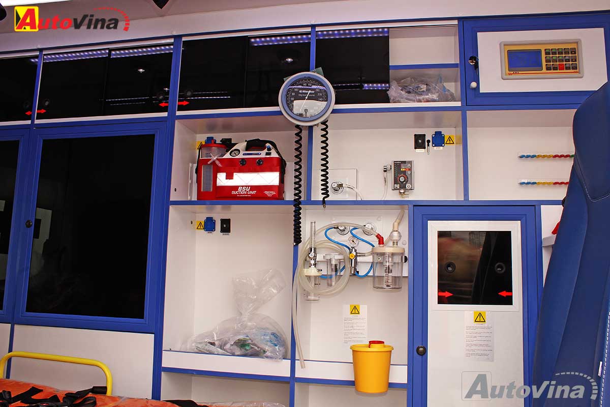 xe cứu thương Mercedes Sprinter Ambulance như là một bệnh viện di động thu nhỏ được trang bị thiết bị hiện đại nhất hiện nay 