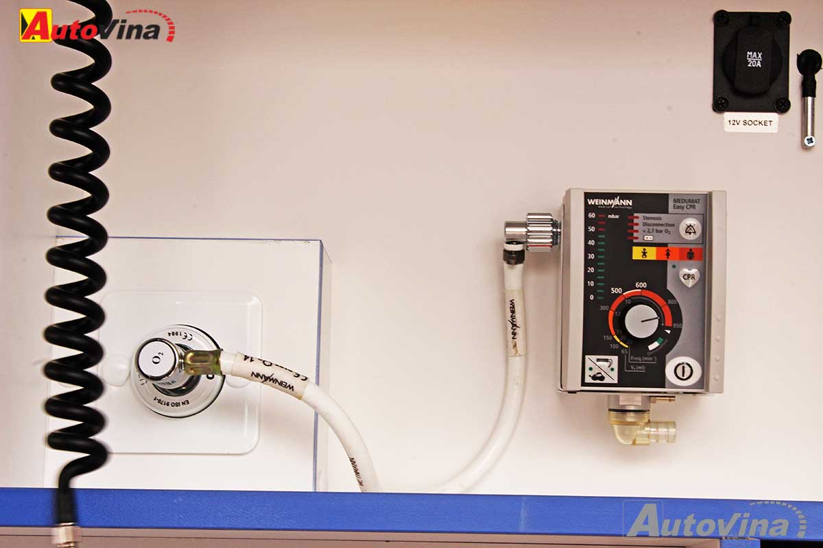 Khoang cứu thương của Sprinter Ambulance được trang bị tiện nghi và hiện đại theo tiêu chuẩn  cứu thương khẩn cấp của Châu Âu 