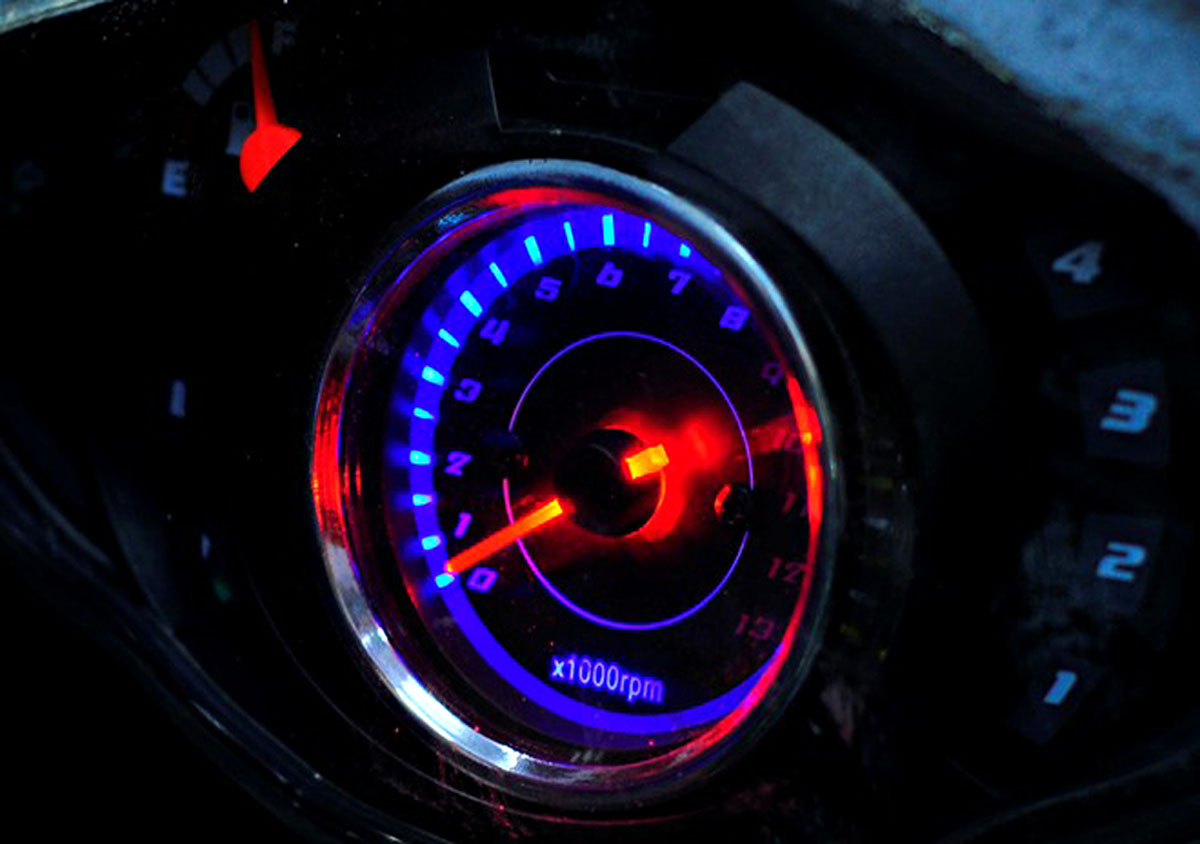 sinh viên Việt Nam chế tạo xe chạy bằng cồn