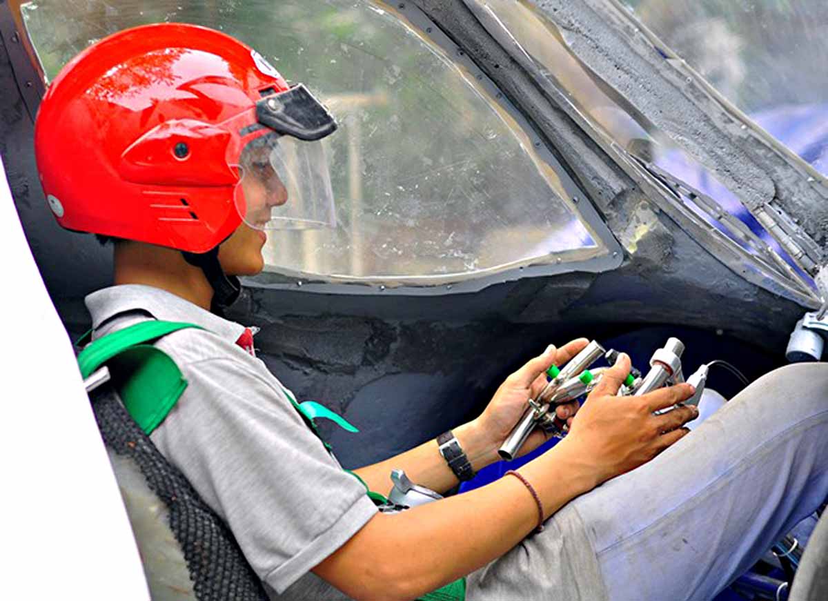 sinh viên Việt Nam chế tạo xe chạy bằng cồn