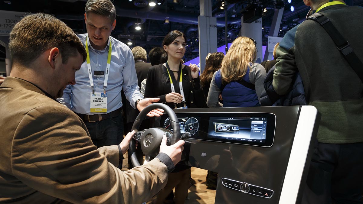 khoang lái Mercedes-Benz E-Class 2017 khoang lái Mercedes-Benz E-Class 2017