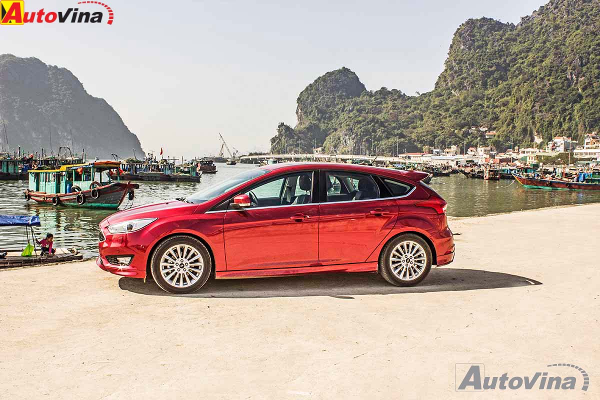 Đã từ lâu những sản phẩm phổ thông của Ford luôn nổi bật với những công nghệ hiện đại vốn chỉ xuất hiện trên các dòng xe cao cấp. Đó cũng là một trong những lý do khiến chiếc Ford Focus tính đến nay đã đạt được doanh số bán 12 triệu chiếc trên 140 nước kể từ khi ra mắt năm 1998, lập nên kỷ lục là chiếc xe hạng C bán chạy nhất thế giới trong hai năm liên tiếp 2012 và 2013. Đã từ lâu những sản phẩm phổ thông của Ford luôn nổi bật với những công nghệ hiện đại vốn chỉ xuất hiện trên các dòng xe cao cấp. Đó cũng là một trong những lý do khiến chiếc Ford Focus tính đến nay đã đạt được doanh số bán 12 triệu chiếc trên 140 nước kể từ khi ra mắt năm 1998, lập nên kỷ lục là chiếc xe hạng C bán chạy nhất thế giới trong hai năm liên tiếp 2012 và 2013.