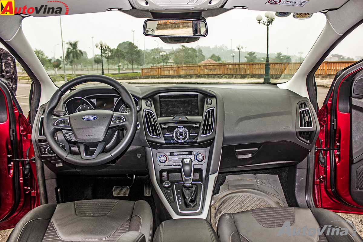 Cảm giác trên vô lăng nhẹ nhàng trong phố và khá đầm chắc khi lên đường cao tốc với tốc độ 120 km/h. Việc duy trì một tốc độ ổn định cũng được thao tác dễ dàng qua phím bấm “Cruise Control” bên trái trên vô lăng. Đây là một tính năng thường chỉ thấy trên các dòng xe cao cấp và rất cần thiết để luôn đảm bảo được đúng tốc độ quy định khi lái xe trên các tuyến đường giao thông ở Việt Nam. Cảm giác trên vô lăng nhẹ nhàng trong phố và khá đầm chắc khi lên đường cao tốc với tốc độ 120 km/h. Việc duy trì một tốc độ ổn định cũng được thao tác dễ dàng qua phím bấm “Cruise Control” bên trái trên vô lăng. Đây là một tính năng thường chỉ thấy trên các dòng xe cao cấp và rất cần thiết để luôn đảm bảo được đúng tốc độ quy định khi lái xe trên các tuyến đường giao thông ở Việt Nam.