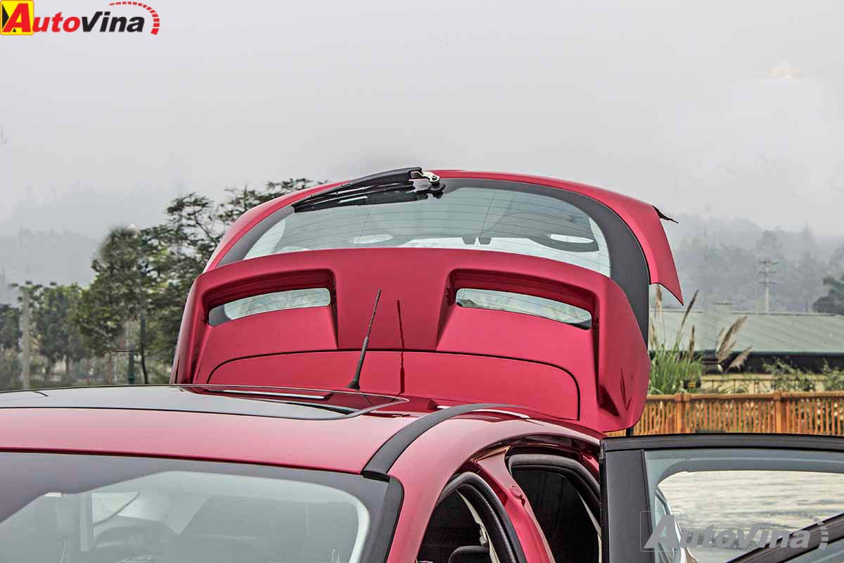 Đương nhiên sở thích của nhiều người thì khác nhau, còn chúng tôi thì vẫn thích dòng hatchback 5 cửa hơn vì những nét thiết kế trẻ trung và đậm chất thể thao. Đương nhiên sở thích của nhiều người thì khác nhau, còn chúng tôi thì vẫn thích dòng hatchback 5 cửa hơn vì những nét thiết kế trẻ trung và đậm chất thể thao.