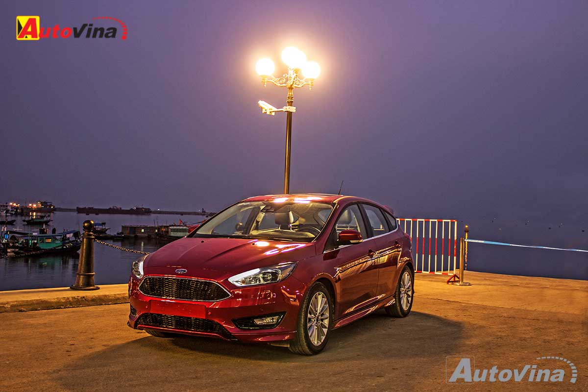Với việc ra mắt Ford Focus 2016 mới được trang bị hàng loạt tính năng hiện đại hướng tới những giá trị cốt lõi của một chiếc xe nhằm phục vụ người sử dụng một cách tốt nhất, thật dễ dàng có thể hiểu được tại sao Ford Focus lại là mẫu xe hạng C bán chạy nhất thế giới và cũng là mẫu xe gặt hái được thành công rực rỡ tại Việt Nam trong năm 2015. Với việc ra mắt Ford Focus 2016 mới được trang bị hàng loạt tính năng hiện đại hướng tới những giá trị cốt lõi của một chiếc xe nhằm phục vụ người sử dụng một cách tốt nhất, thật dễ dàng có thể hiểu được tại sao Ford Focus lại là mẫu xe hạng C bán chạy nhất thế giới và cũng là mẫu xe gặt hái được thành công rực rỡ tại Việt Nam trong năm 2015.