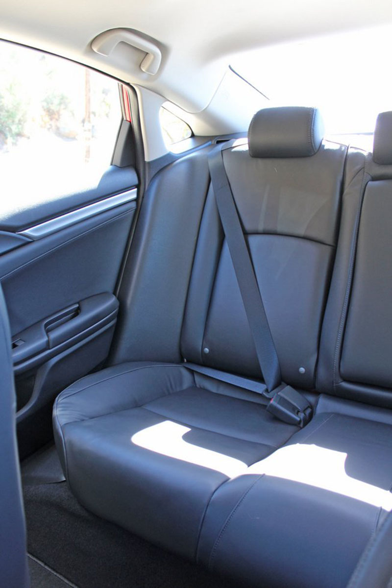 nội thất honda civic 2016 khoang sau honda civic 2016