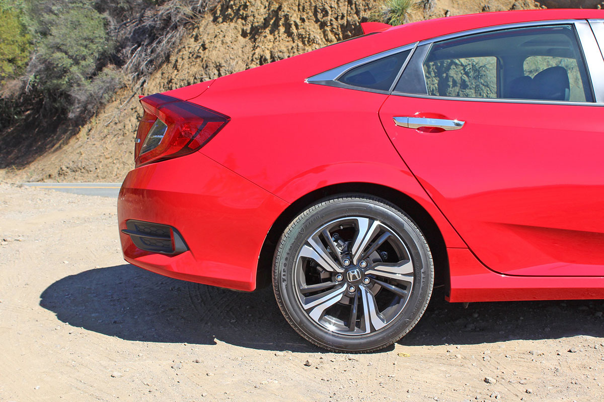 phần vòm bánh sau Honda civic 2016