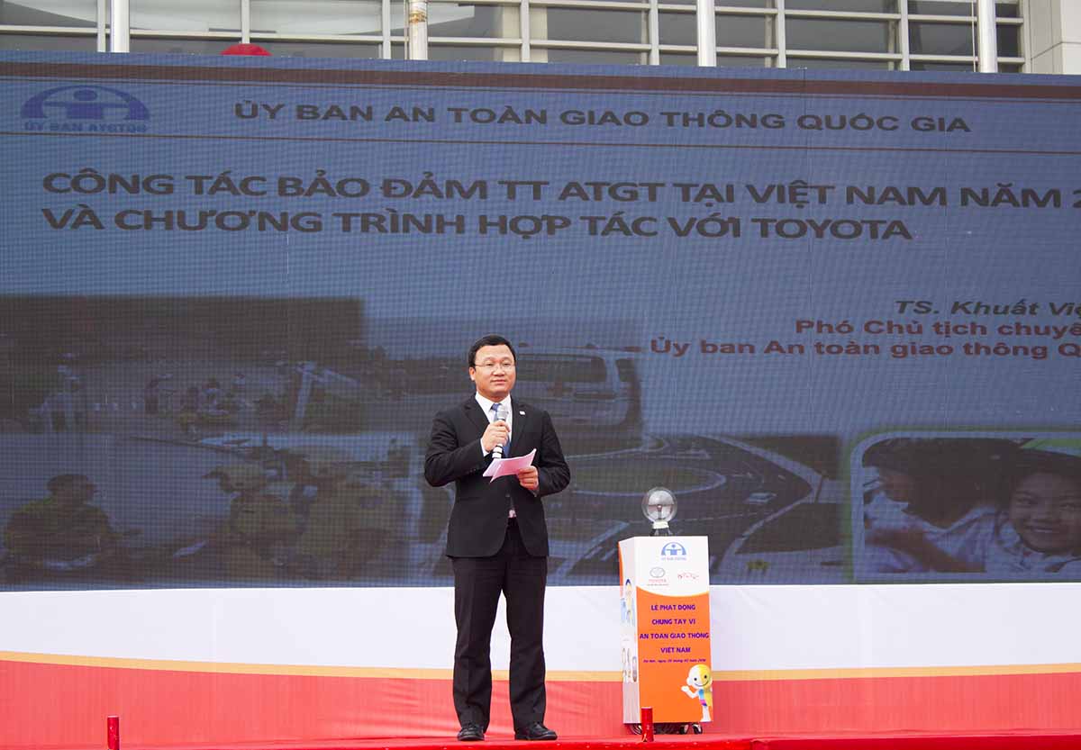 ông khuất việt hùng phát biểu tại chương trình chung tay vì an toàn giao thông quốc gia
