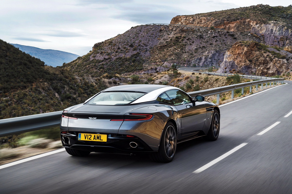 mặt sau Aston Martin DB11