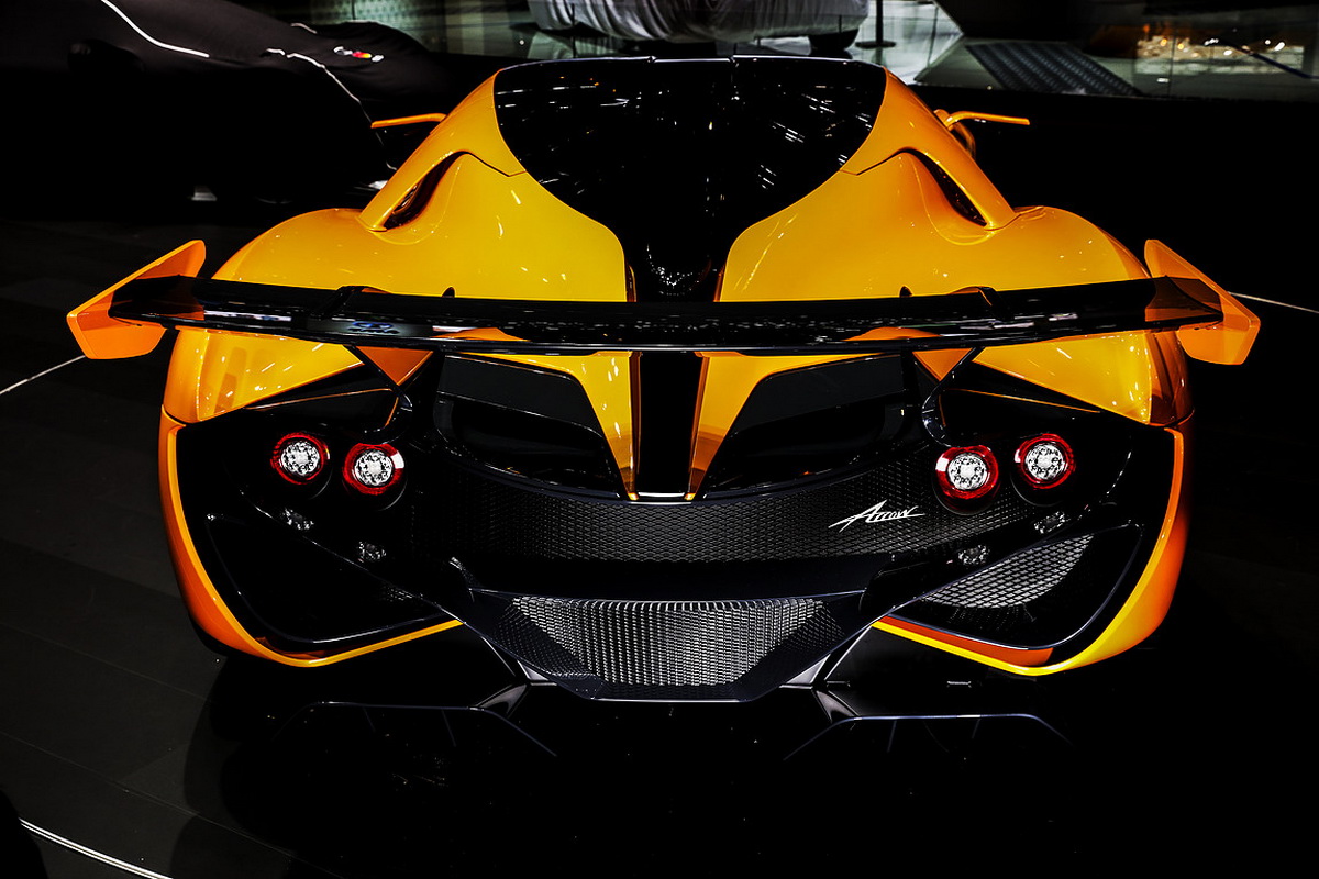 siêu xe Apollo Arrow mặt sau siêu xe Apollo Arrow