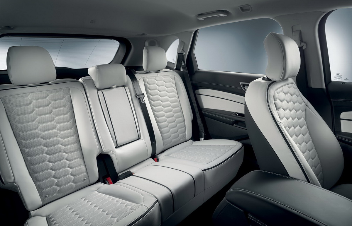 ford Edge Vignale khoang nội thất ford Edge Vignale