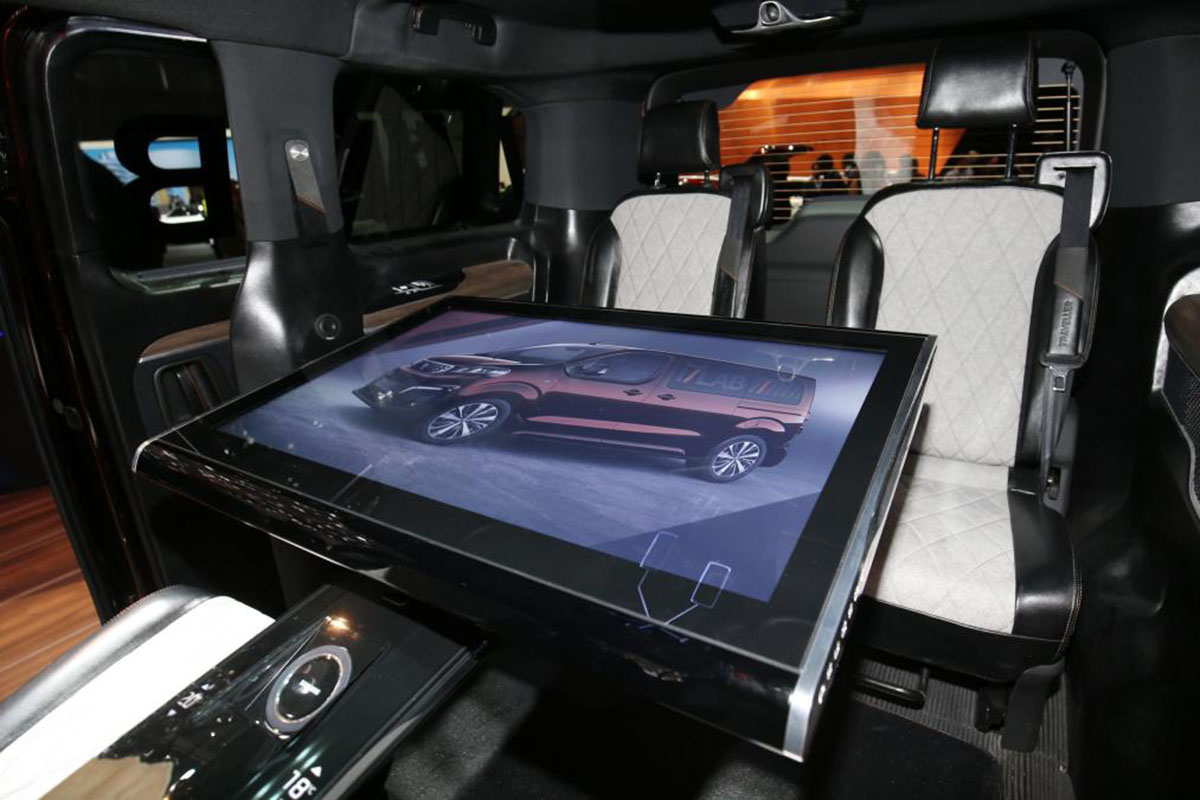 những xu hướng tại triển lãm geneva motor show 2016 màn hình hiển thị