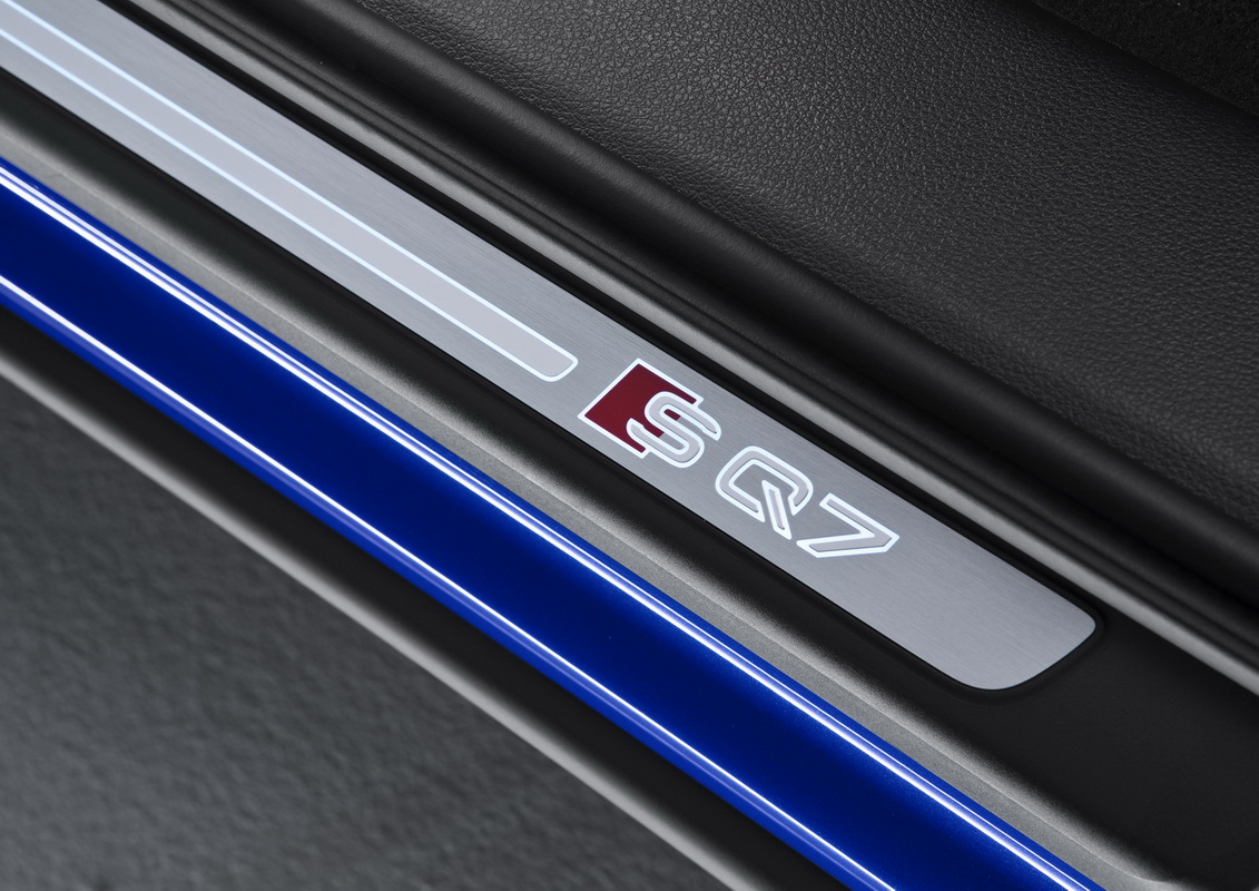 audi SQ7 TDI 2017 bệ lên xuống audi SQ7 TDI 2017