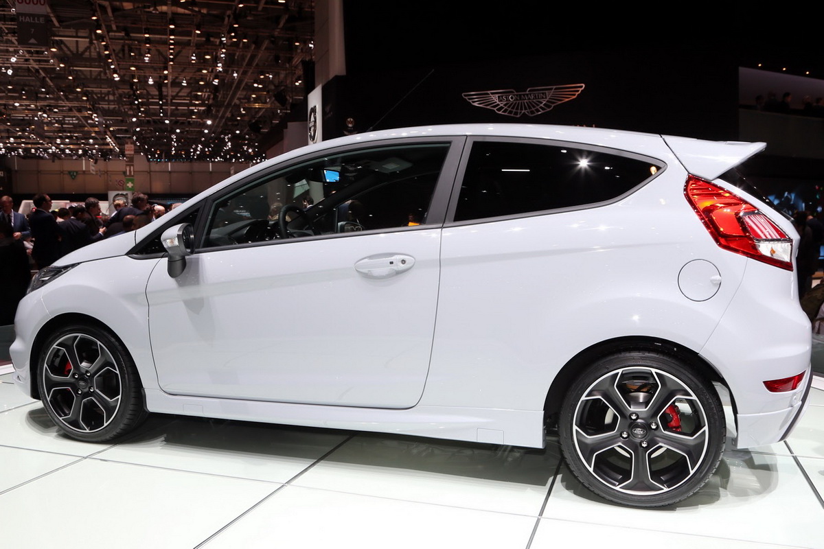 thân xe ford fiesta ST200 tại geneva motor show 2016