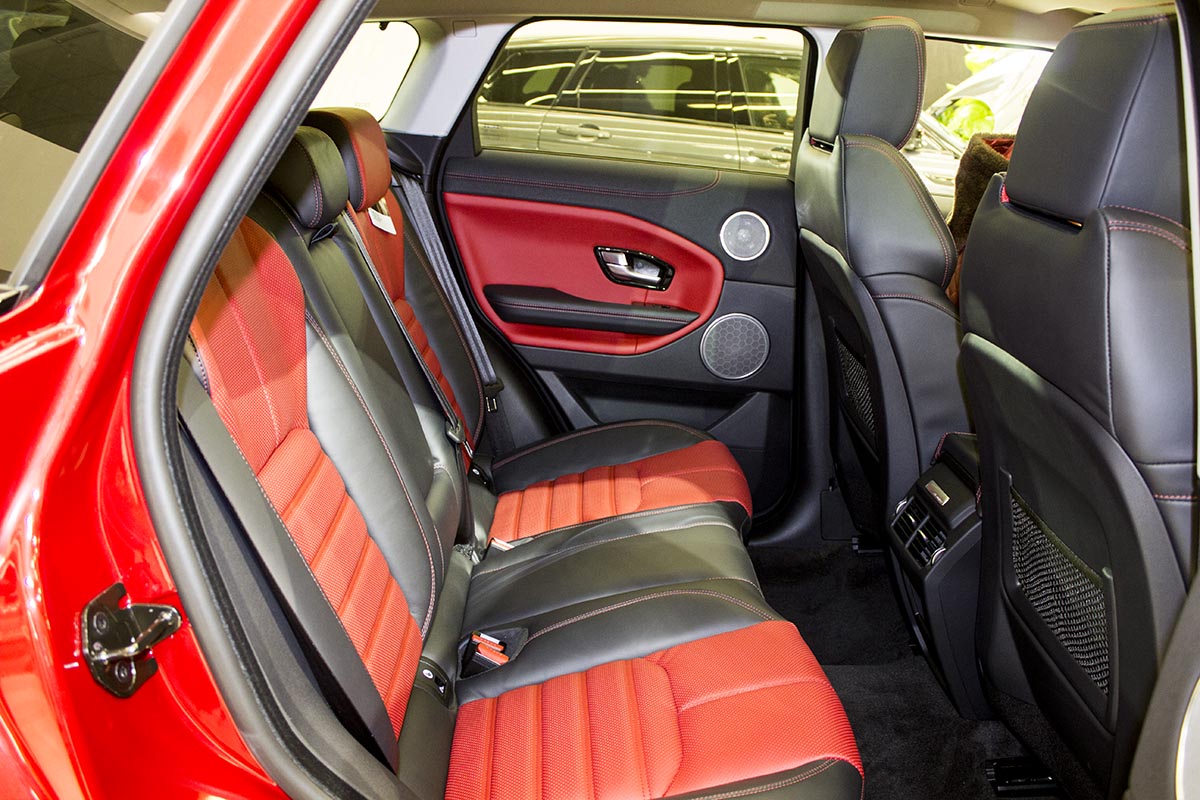 khoang sau range rover 2016 ra mắt tại việt nam