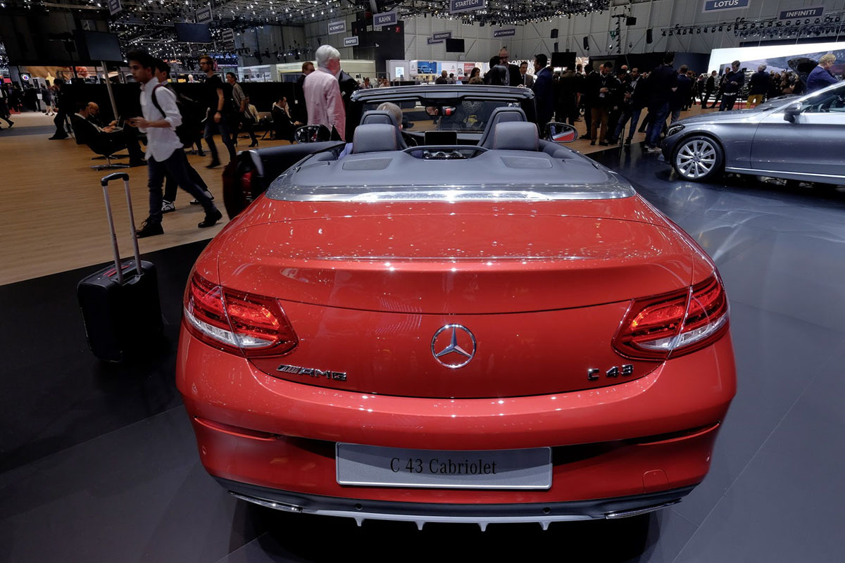 đằng sau xe mercedes-benz c class convertible 2016