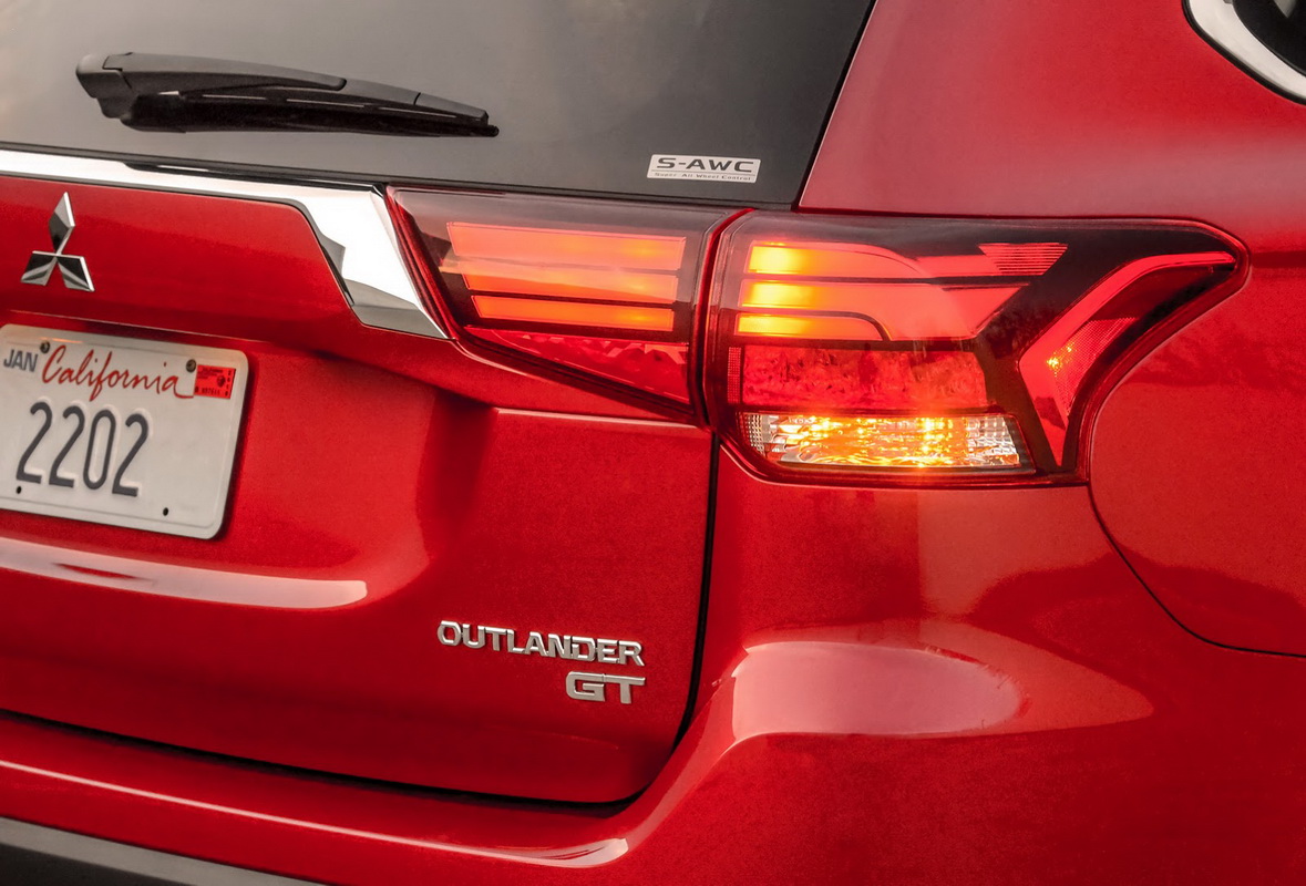 đèn hậu mitsubishi outlander 2016