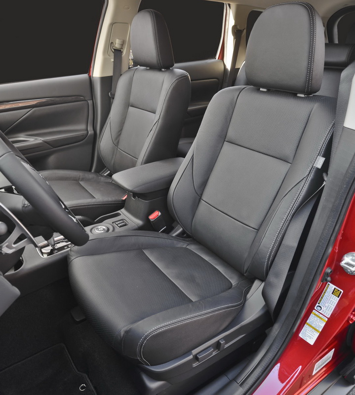 khoang lái mitsubishi outlander 2016