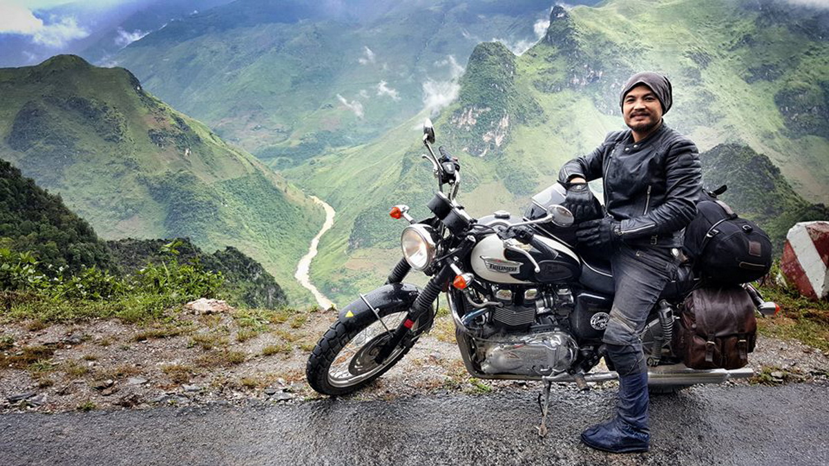 hình ảnh đi phượt cùng mô tô của rocker trần lập