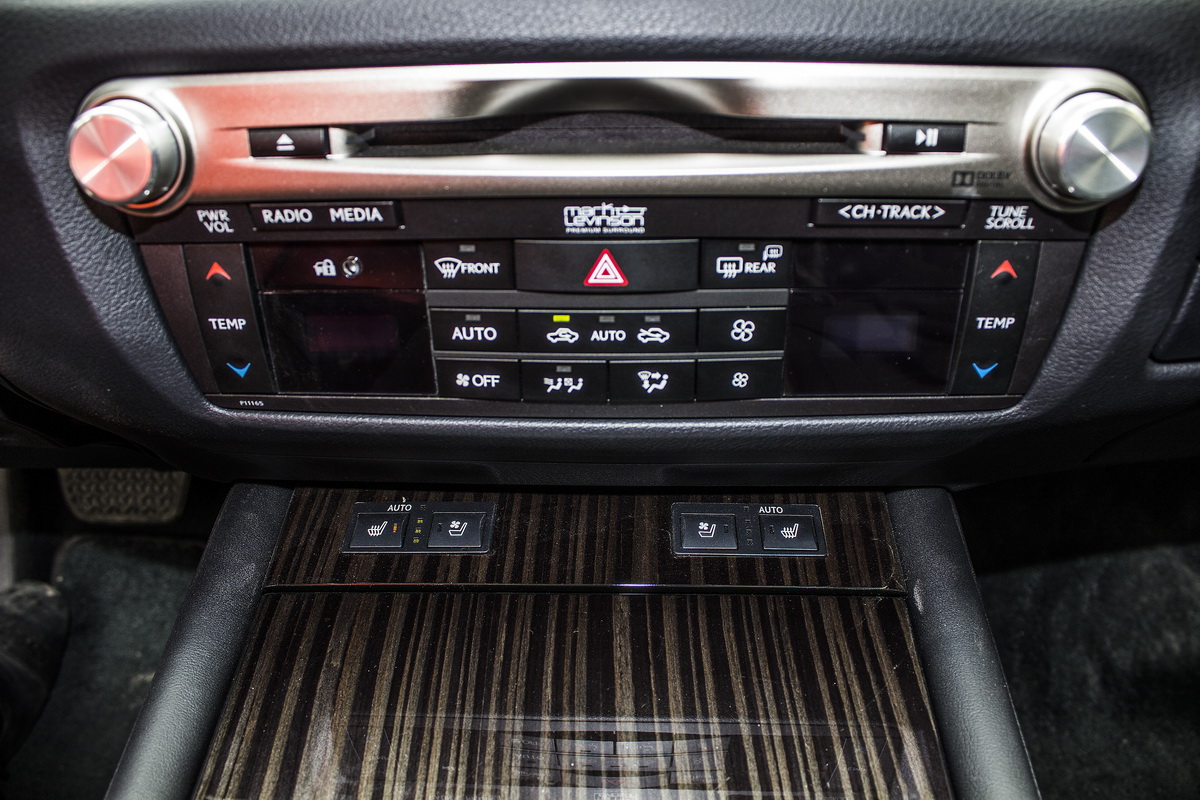 đánh giá lexus gs350 2015 bệ điều khiển