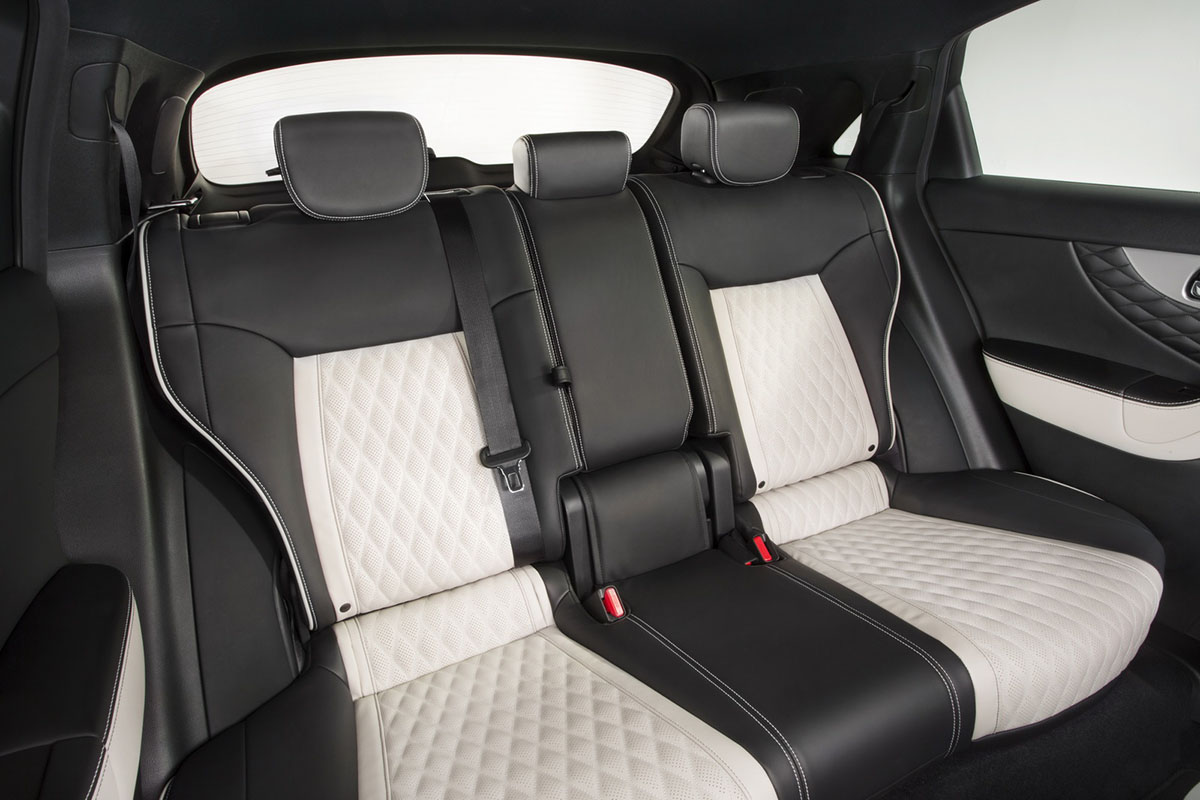 khoang sau infiniti QX70 2017 phiên bản Limited