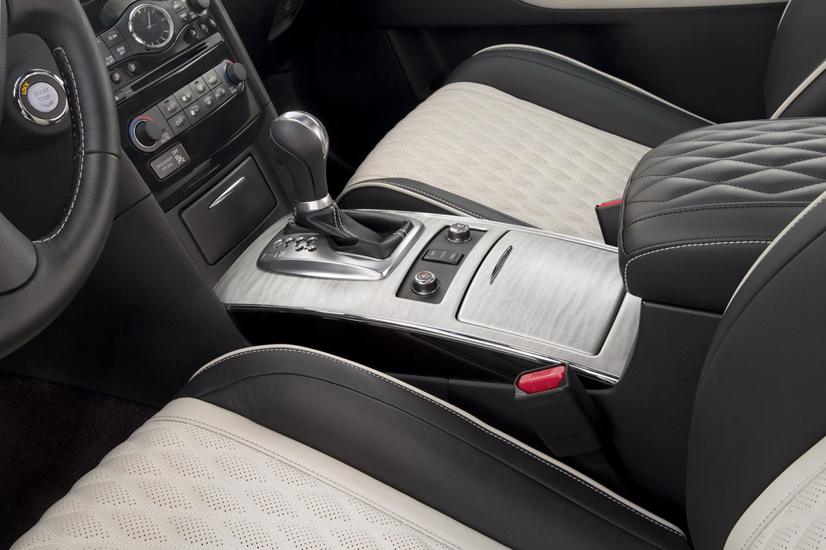trung tâm điều khiển của infiniti QX70 2017 phiên bản Limited