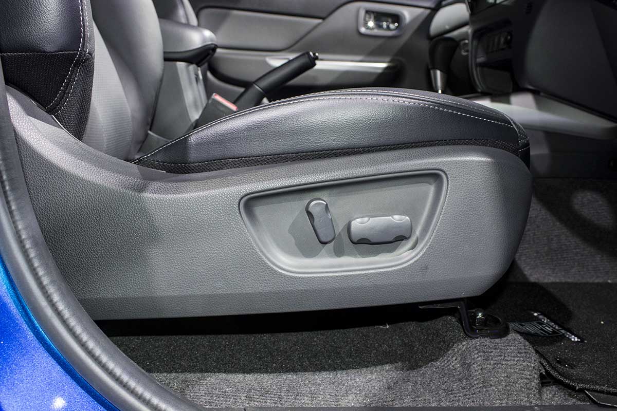 ghế lái mitsubishi triton GLS Limited Edition