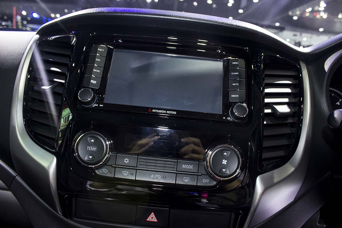 màn hình trung tâm mitsubishi triton GLS Limited Edition