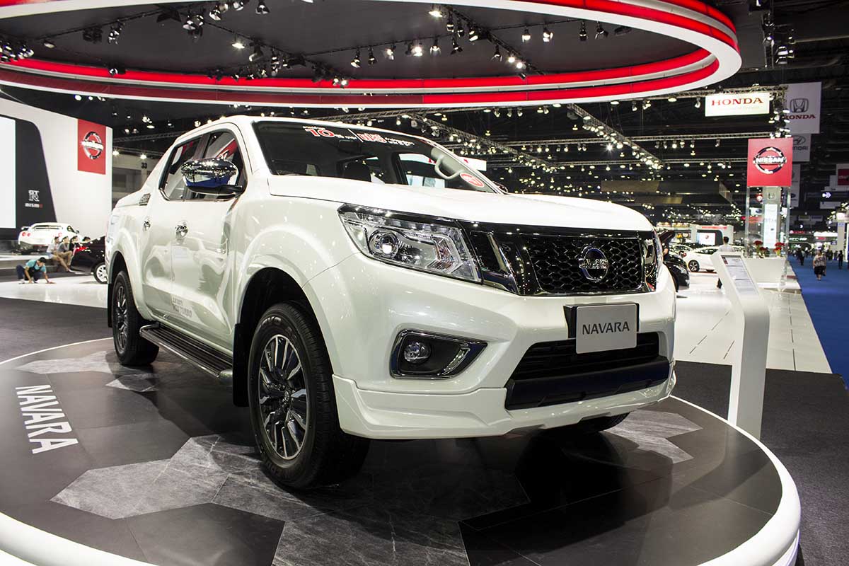 nissan np300 navara sportech tại bangkok motor show 2016 mặt trước nhiều chi tiết mạ cờ rôm nissan np300 navara sportech tại bangkok motor show 2016