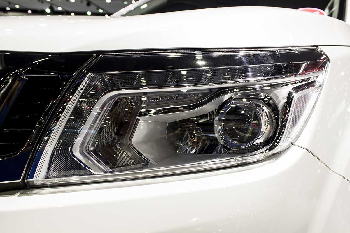 đèn pha nissan np300 navara sportech tại bangkok motor show 2016