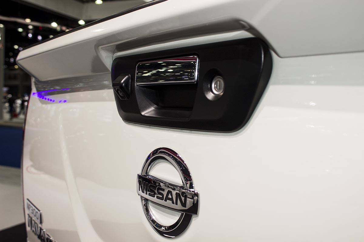 nissan np300 navara sportech tại bangkok motor show 2016 nắp thùng nissan np300 navara sportech tại bangkok motor show 2016
