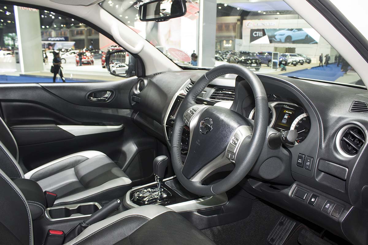 nissan np300 navara sportech tại bangkok motor show 2016 cabin nissan np300 navara sportech tại bangkok motor show 2016