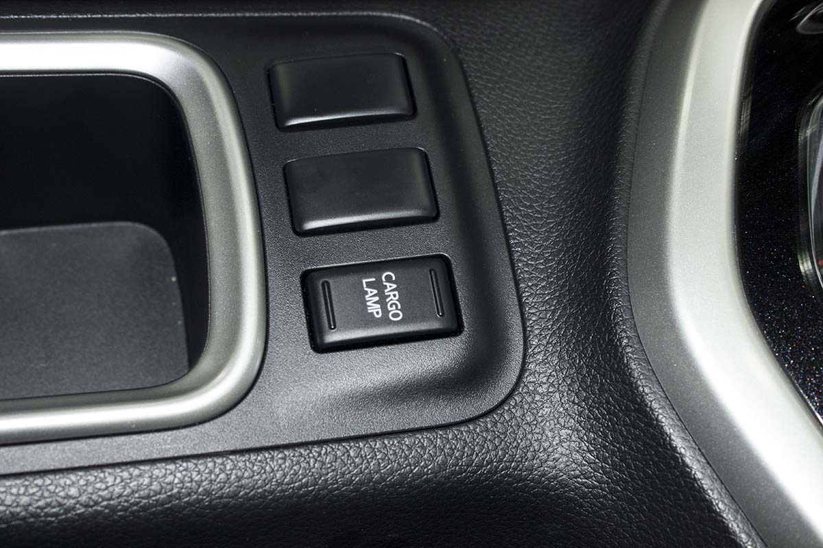 nissan np300 navara sportech tại bangkok motor show 2016 các nút điều khiển nissan np300 navara sportech tại bangkok motor show 2016