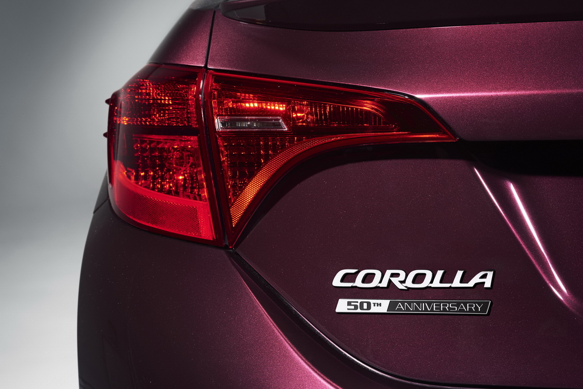 đèn hậu toyota corolla phiên bản kỷ niệm 50 năm