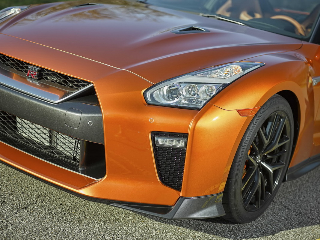 đèn trước nissan gt-r 2017