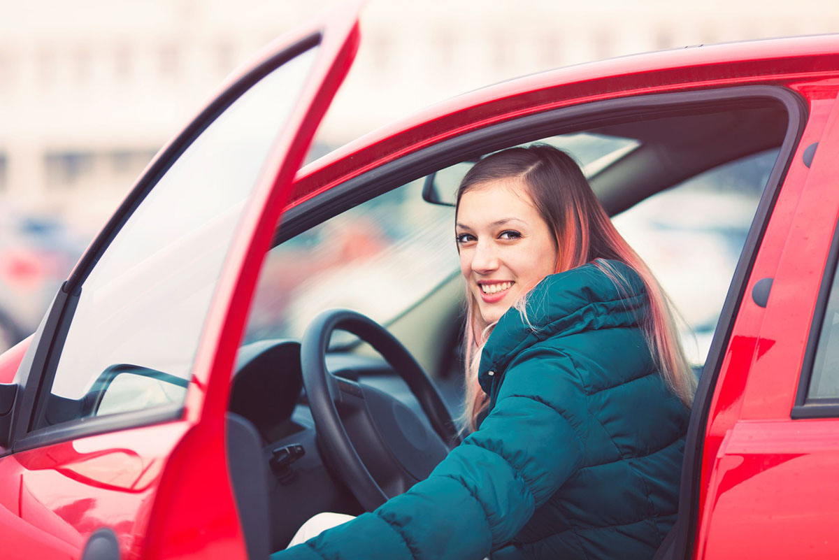 lưu ý khi mở cửa xe